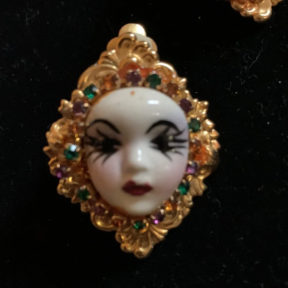 Vintage painted Venetian porcelain faces w crystals &ornate gold frame 1.5”clips - Picture 6 of 6